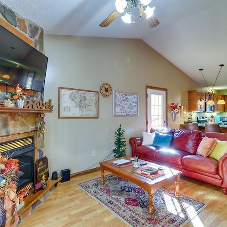 Burnside Resort Cabin With Hot Tub And Outdoor Spots! Екстер'єр фото