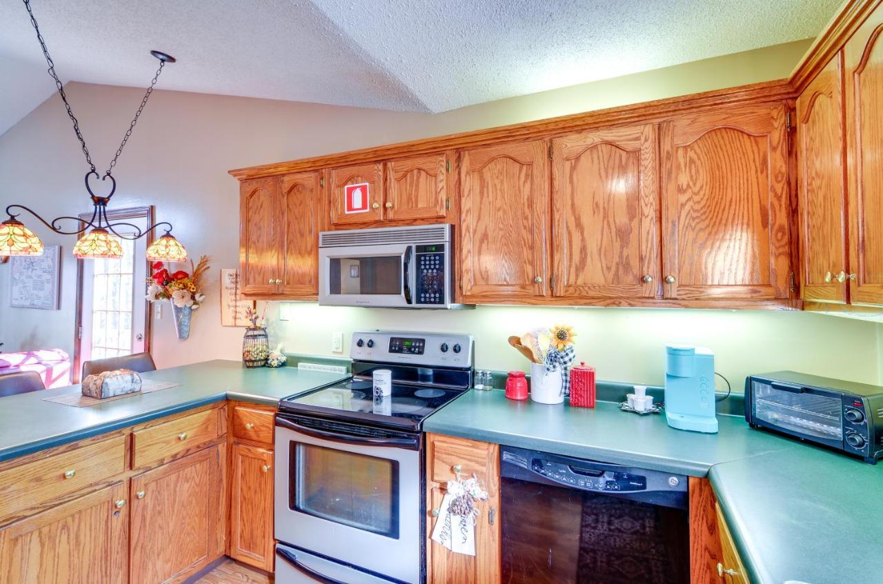 Burnside Resort Cabin With Hot Tub And Outdoor Spots! Екстер'єр фото