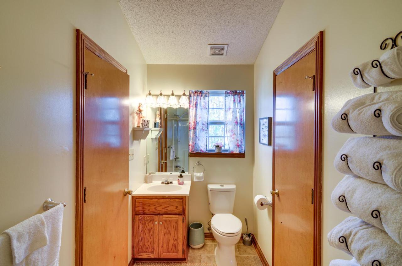 Burnside Resort Cabin With Hot Tub And Outdoor Spots! Екстер'єр фото